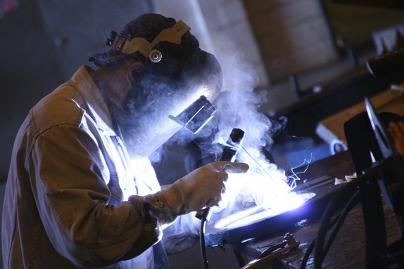 BGHM: Elektromagnetische Felder beim Schweißen - Software für einfache Ermittlung von Sicherheitsabständen